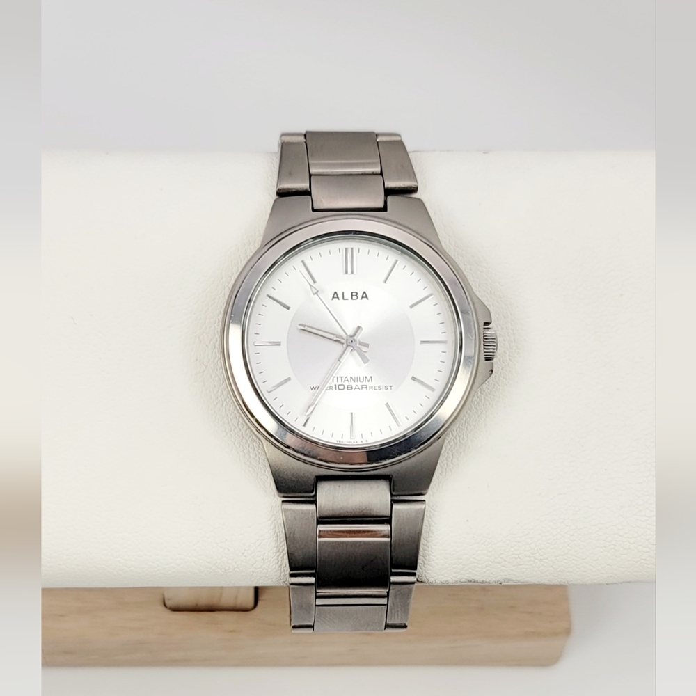 Seiko ALBA V501-0DN0 Titanium Quartz Watch White Dial 37mm JDM